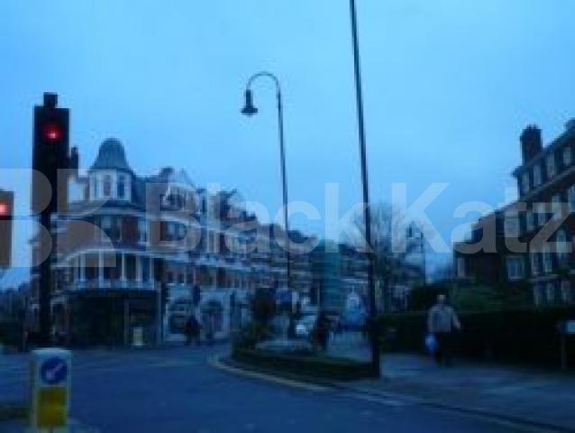 			AMAZING STUDIO!!!, Studio Apartment, 1 bath, 1 reception Flat			 Grand Avenue, MUSWELL HILL N10